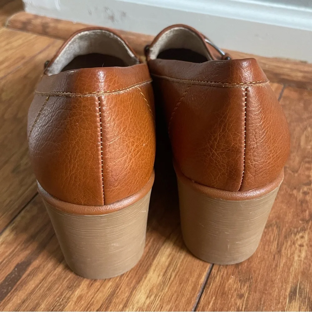7.5 Wide Wedge Loafer Pumps in Cognac Brown